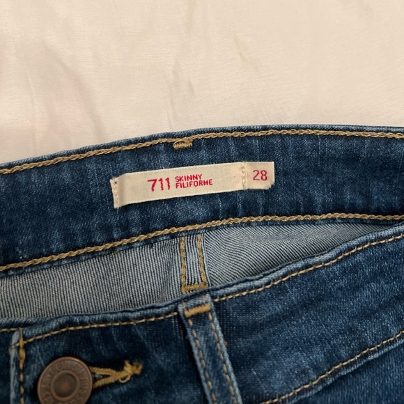 Levi’s 711 Skinny Jean - Picture 2 of 4